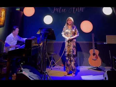 Hình minh họa ca khúc Trên đồi hoa trổ bông