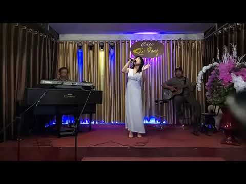 Giữ lại cuộc tình em · Hoài Mỹ