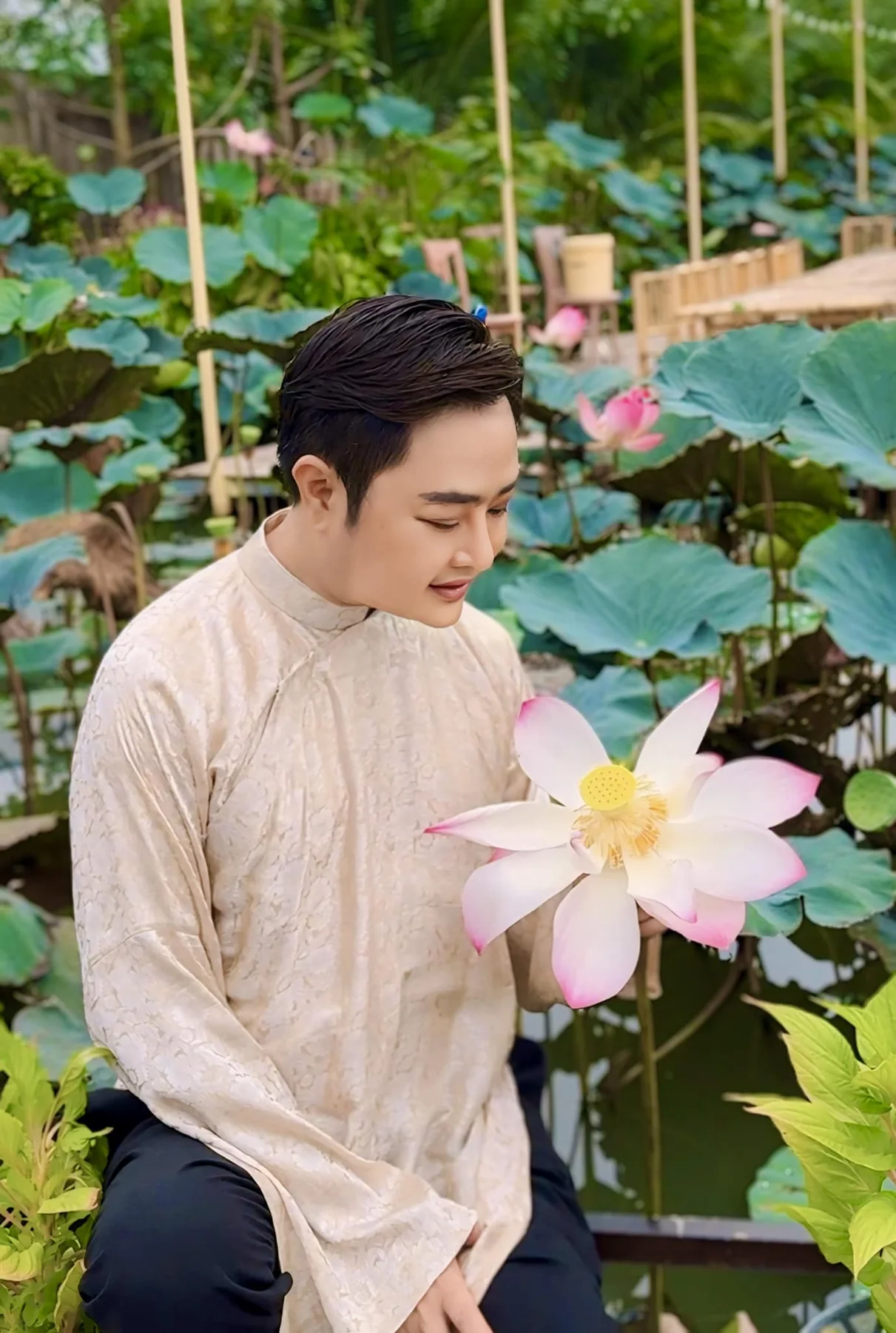 Ảnh minh họa cho Thầy Chỉ Khác Ta