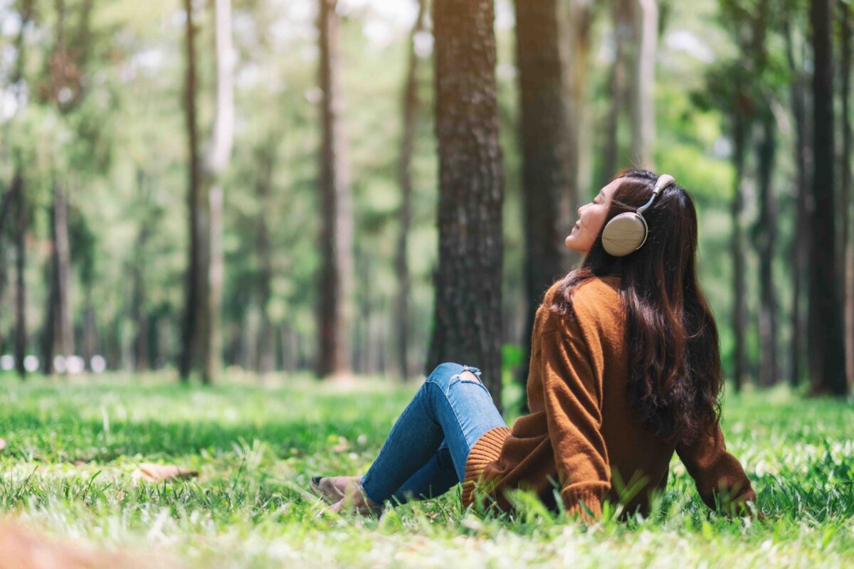Ảnh minh họa Top 10 Playlist Nhạc Tình Ca Buồn Nhất Cho Những Tâm Hồn Đa Cảm Và Dễ Xúc Động