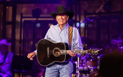 George Strait phá kỷ lục số lượng khán giả tham dự với buổi hòa nhạc lớn nhất từng được tổ chức ở Mỹ